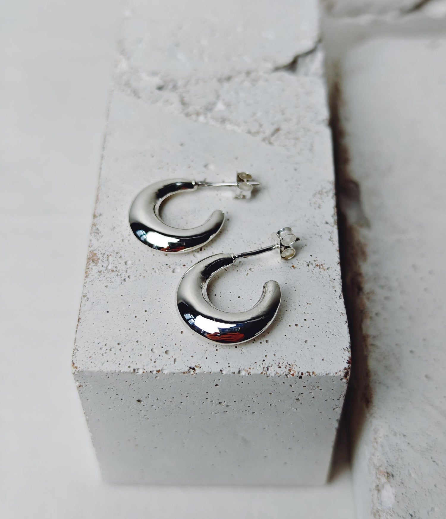 Wide small hoop earrings made of 925 silver, half moon chunky hoop earrings 15 mm, sterling silver open ear studs