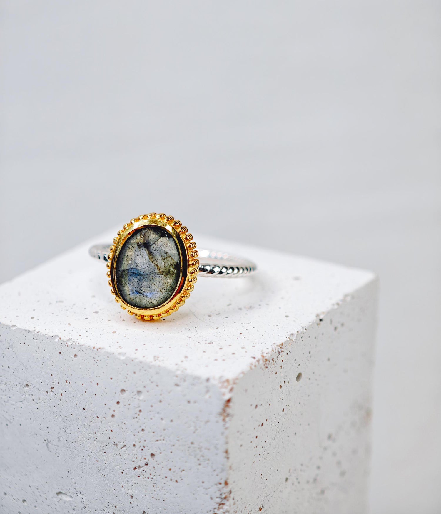 Bague labradorite en argent 925 plaqué or 18 carats, bague en argent sterling bicolore plaqué or avec pierre labradorite ovale facettée