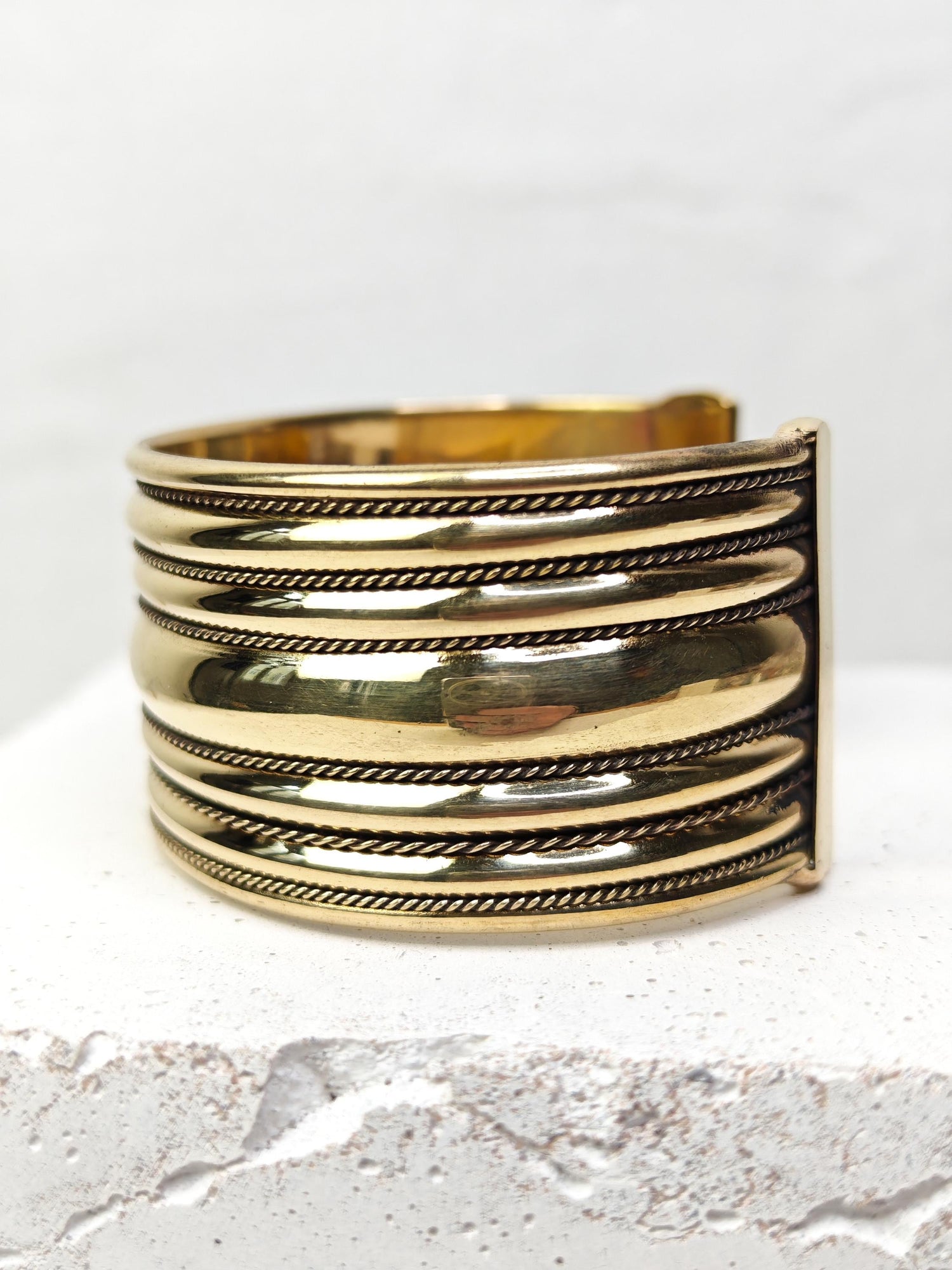 Breiter Messing Armreif, Verstellbarer Armreif gold, Statement Armreif, Manschette Armreif aus Messing