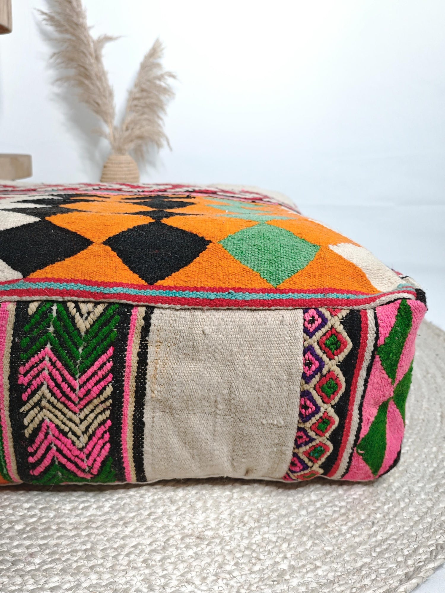 Pouf marocain, coussin de sol ethnique, motifs géométriques colorés Beni Ourain, coussin d'assise bohème en laine, fait main
