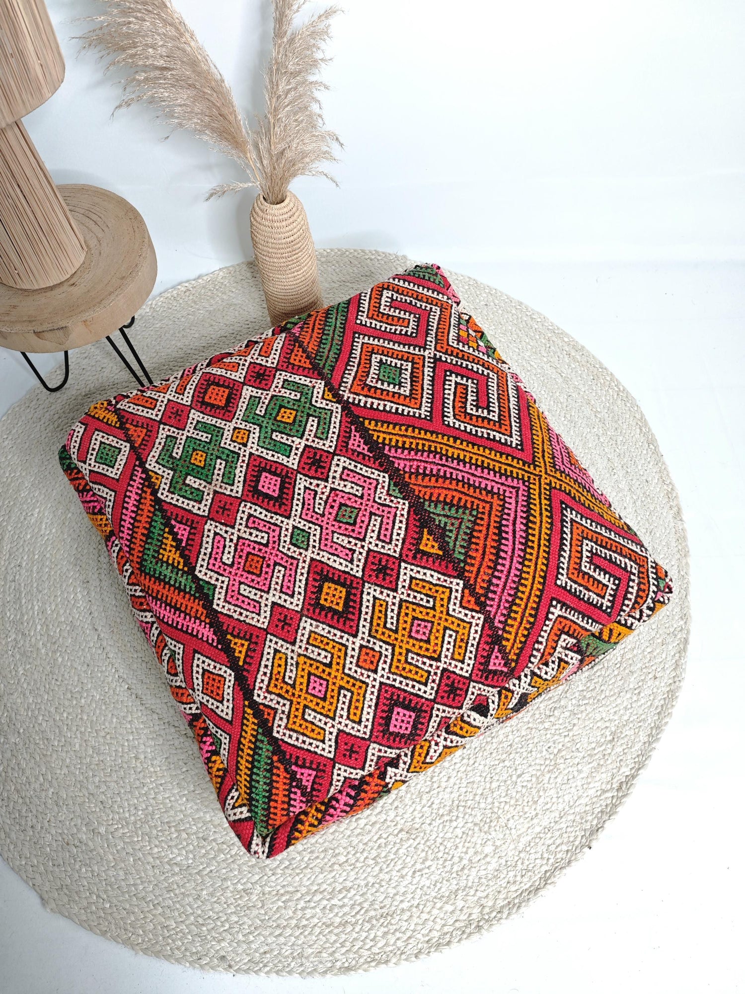 Pouf marocain, coussin de sol berbère coloré, coussin d'assise en laine, coussin de sol kilim vintage, coussin d'assise bohème Marrakech noué main