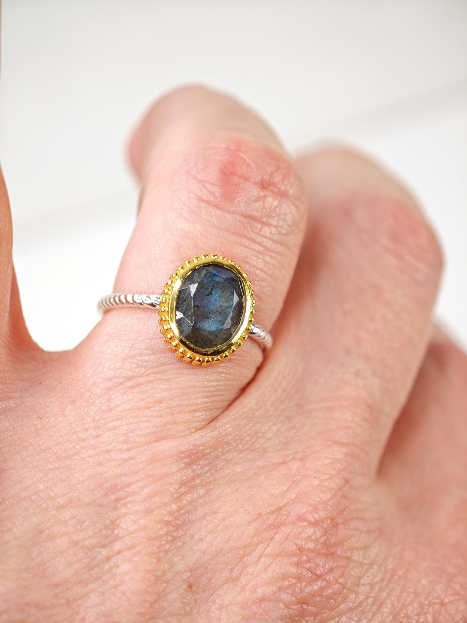 Bague labradorite en argent 925 plaqué or 18 carats, bague en argent sterling bicolore plaqué or avec pierre labradorite ovale facettée