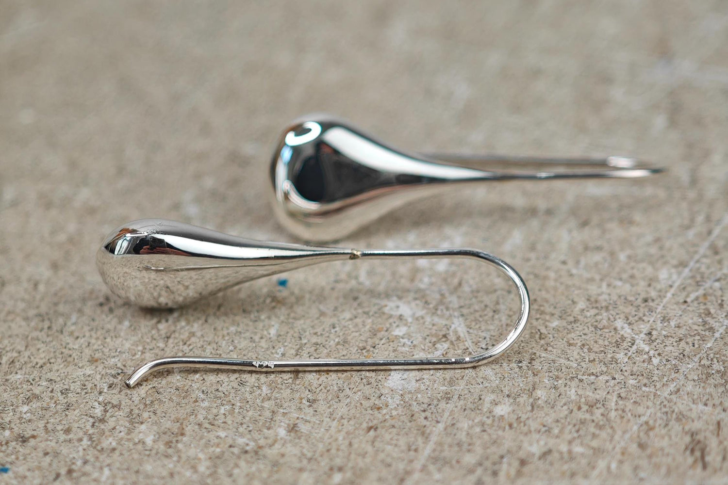 Drop earrings made of 925 silver, small hanging earrings, drop-shaped teardrop minimalist earrings made of sterling silver drop