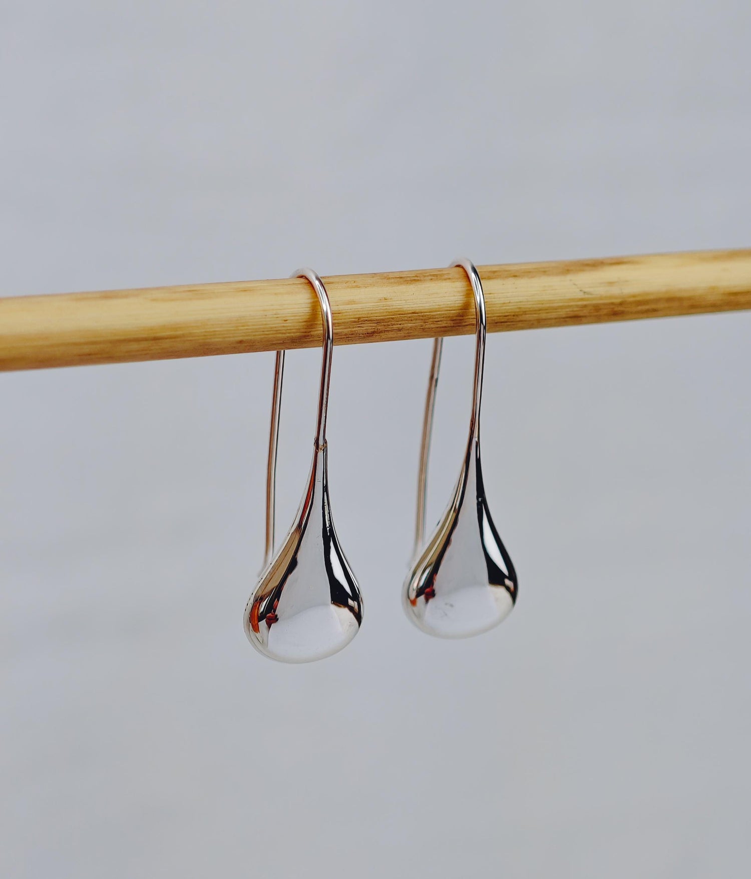 Drop earrings made of 925 silver, small hanging earrings, drop-shaped teardrop minimalist earrings made of sterling silver drop