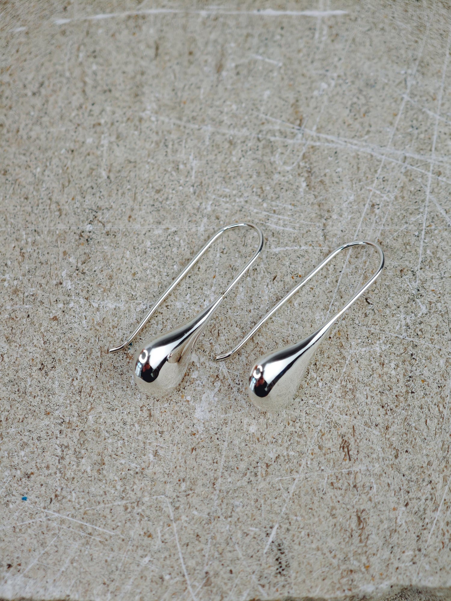 Drop earrings made of 925 silver, small hanging earrings, drop-shaped teardrop minimalist earrings made of sterling silver drop