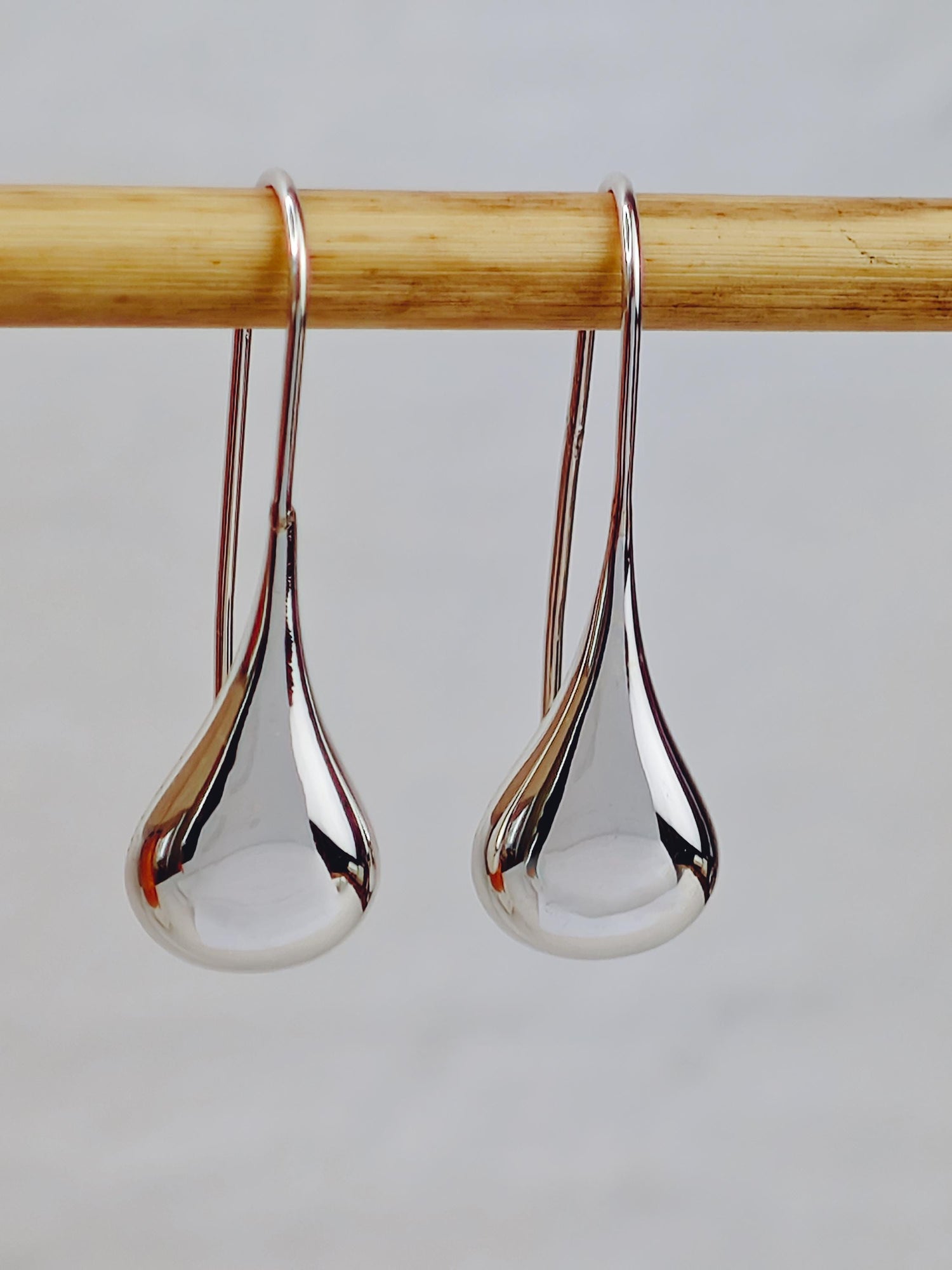 Drop earrings made of 925 silver, small hanging earrings, drop-shaped teardrop minimalist earrings made of sterling silver drop