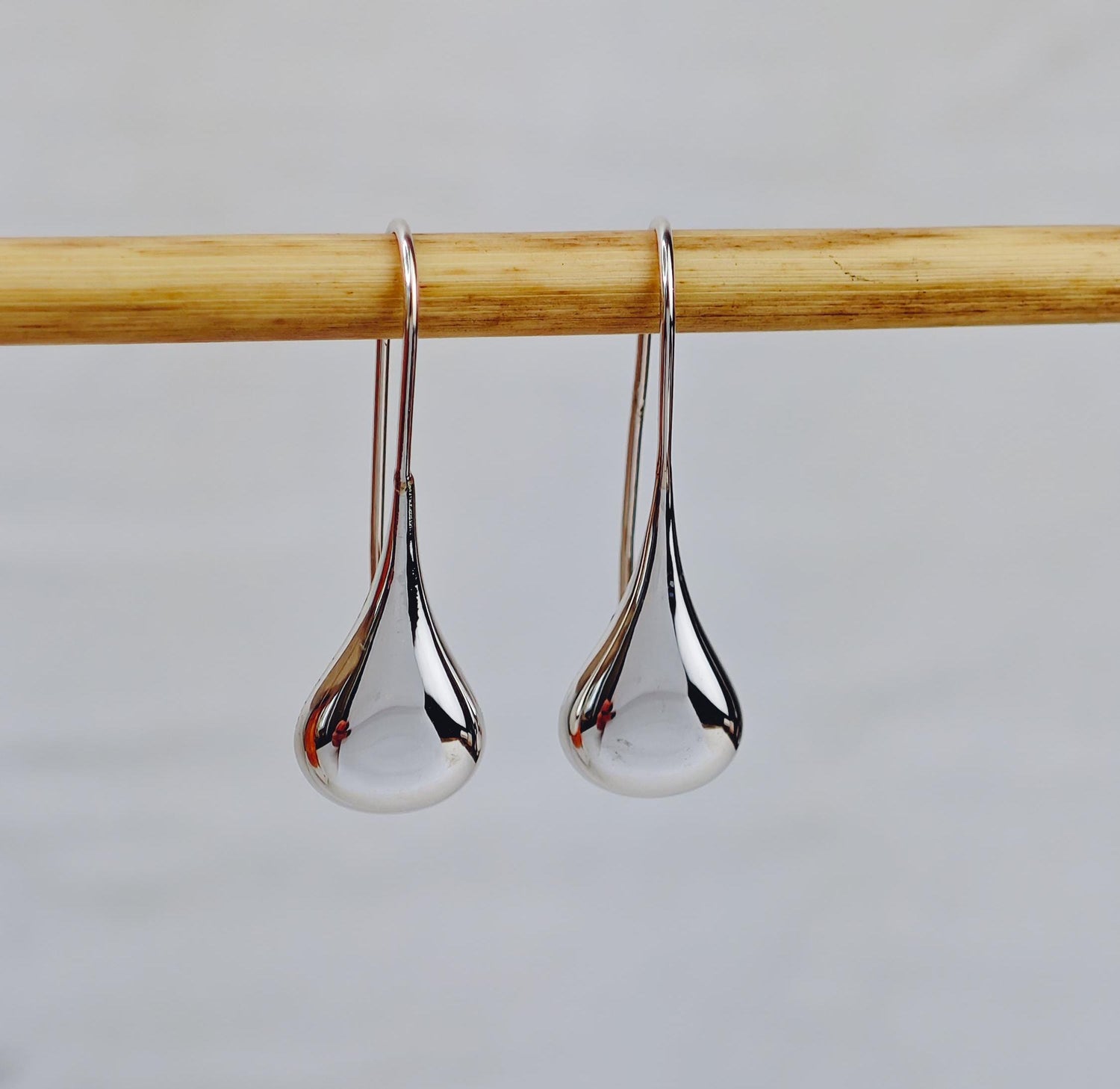 Drop earrings made of 925 silver, small hanging earrings, drop-shaped teardrop minimalist earrings made of sterling silver drop