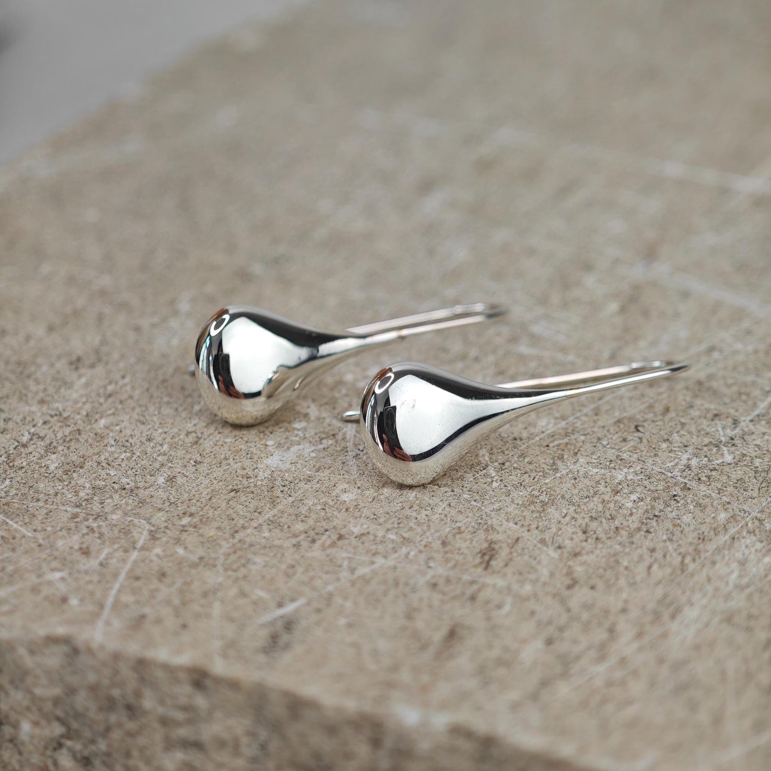 Boucles d'oreilles pendantes en argent 925, petites boucles d'oreilles pendantes, boucles d'oreilles minimalistes en forme de larme en argent sterling