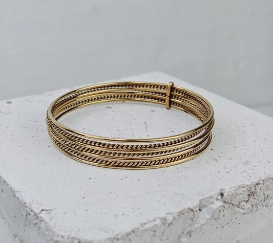 Goldener Armreif aus Messing, "Semainier" Armreif aus 7 Reifen, 7 Armreifen in einem, Statement Armreif, Set 7 Armreife gold twisted