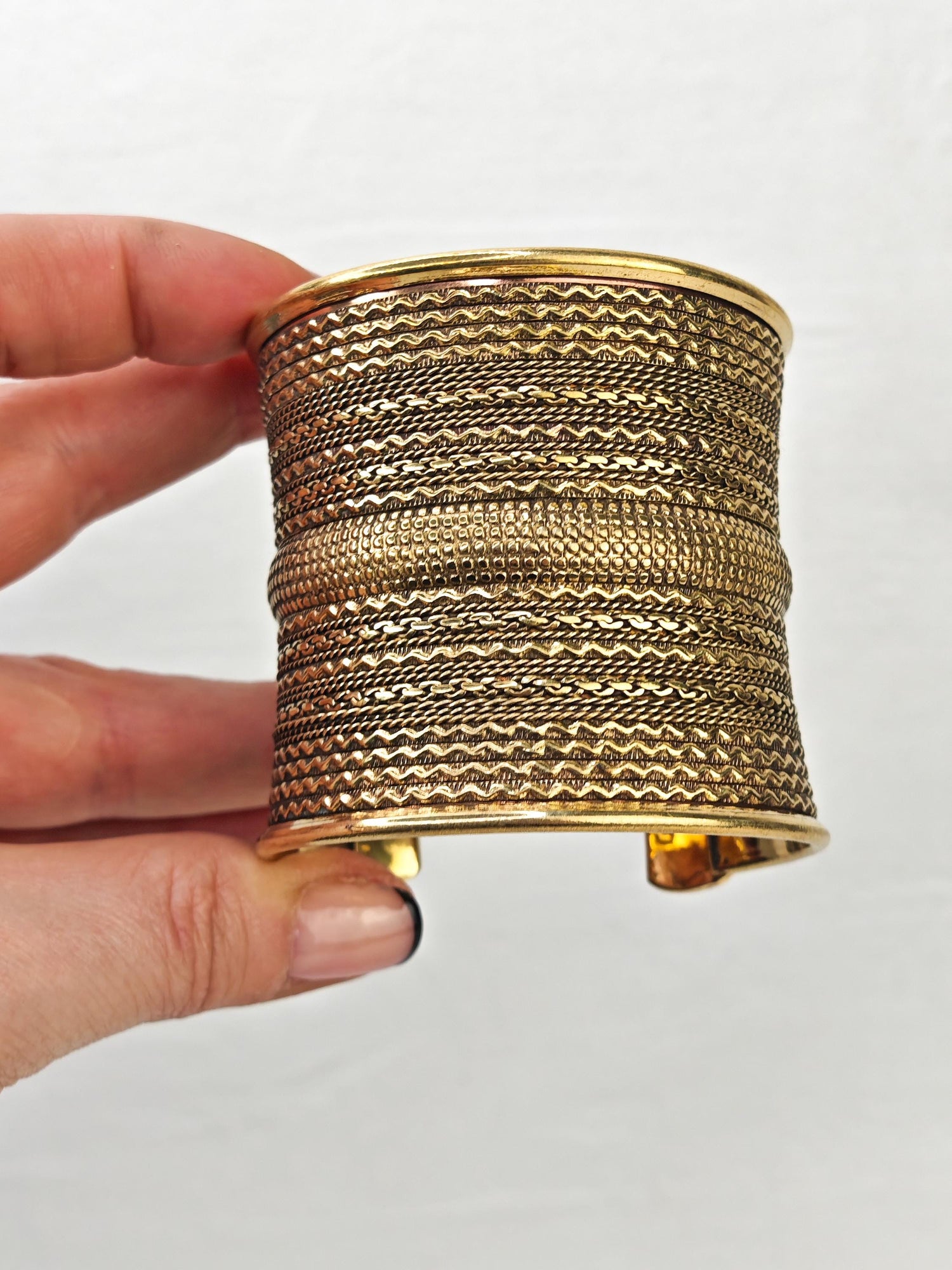 Breiter Chunky Messing Armreif, Verstellbarer Statement Armreif, Manschettenarmband aus goldenem Messing