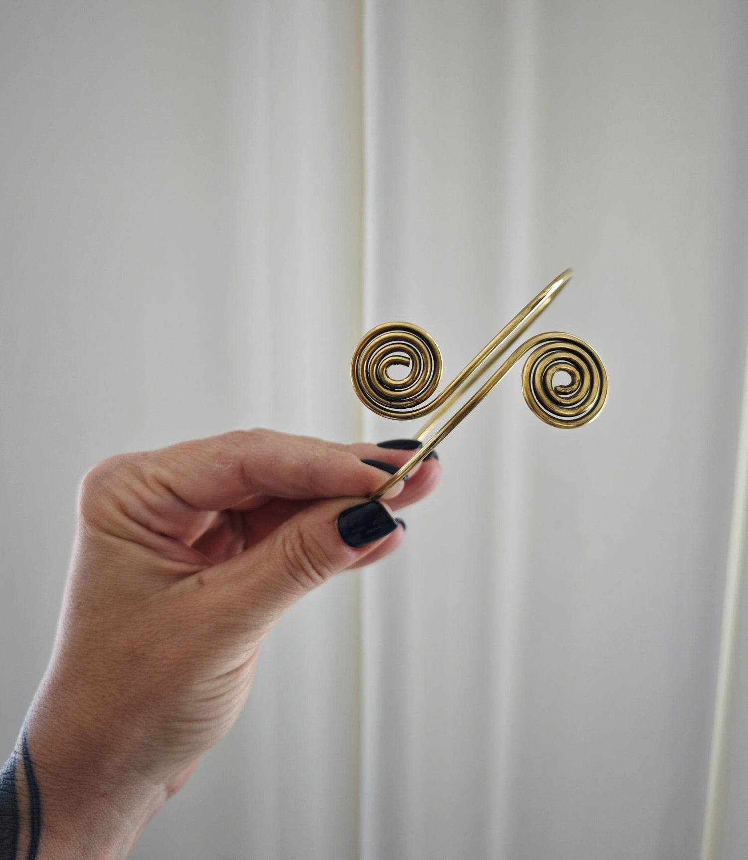 Golden adjustable upper arm bracelet, spiral bangle made of brass, Bali Boho upper arm bracelet, festival upper arm bracelet, statement bangle gold