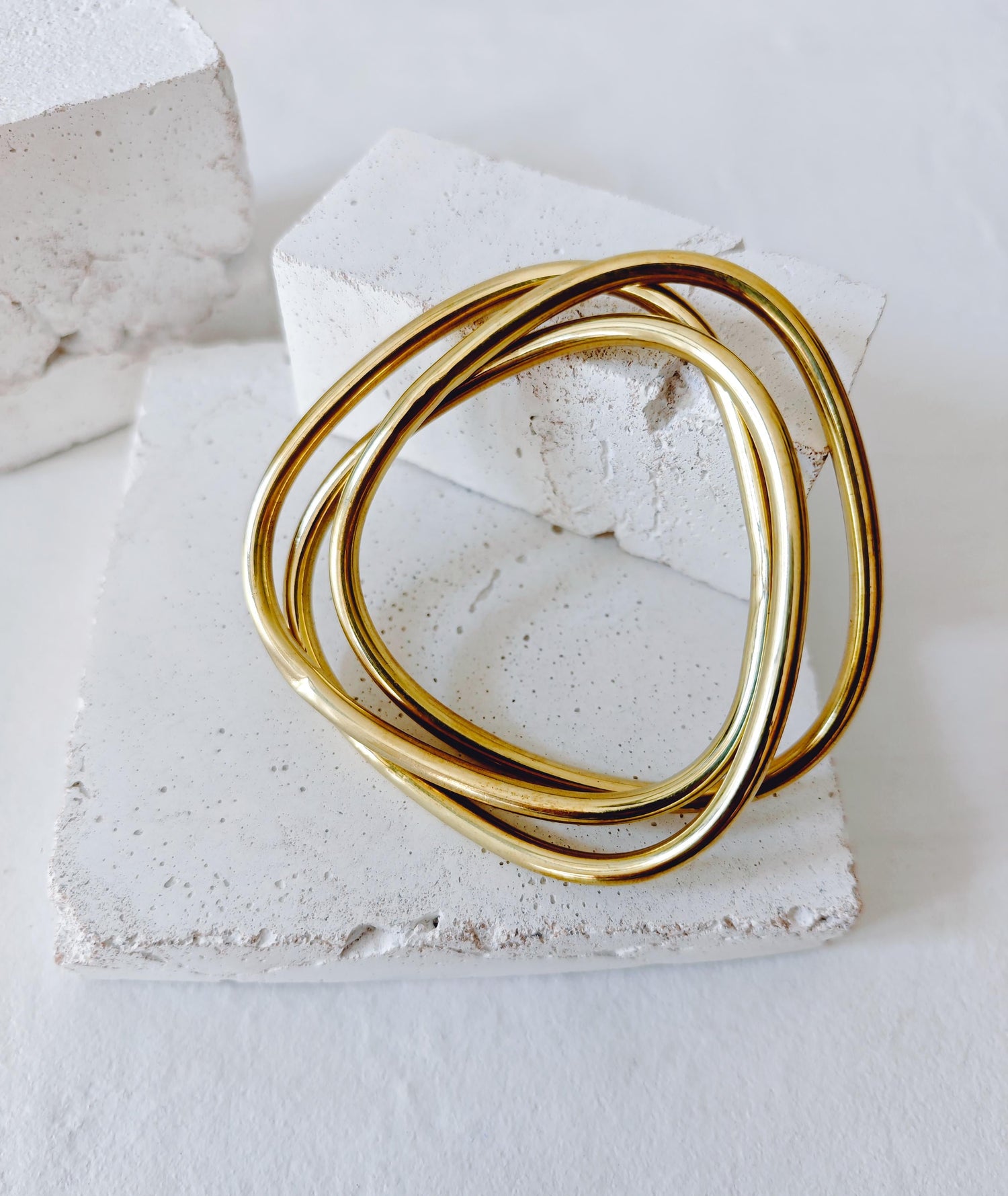 Chunky bracelet made of golden brass, statement bracelet, wide bangles, tribal golden bangle made of 3 hoops, trio bracelet in triangle shape