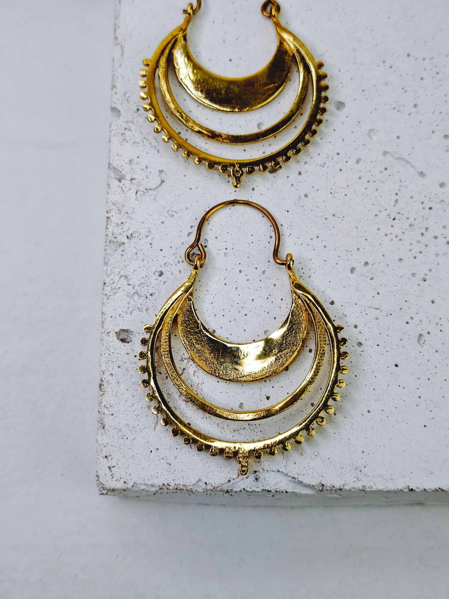 Halbmond Ohrringe Messing, Mond Ohrringe Gold, Sommerschmuck