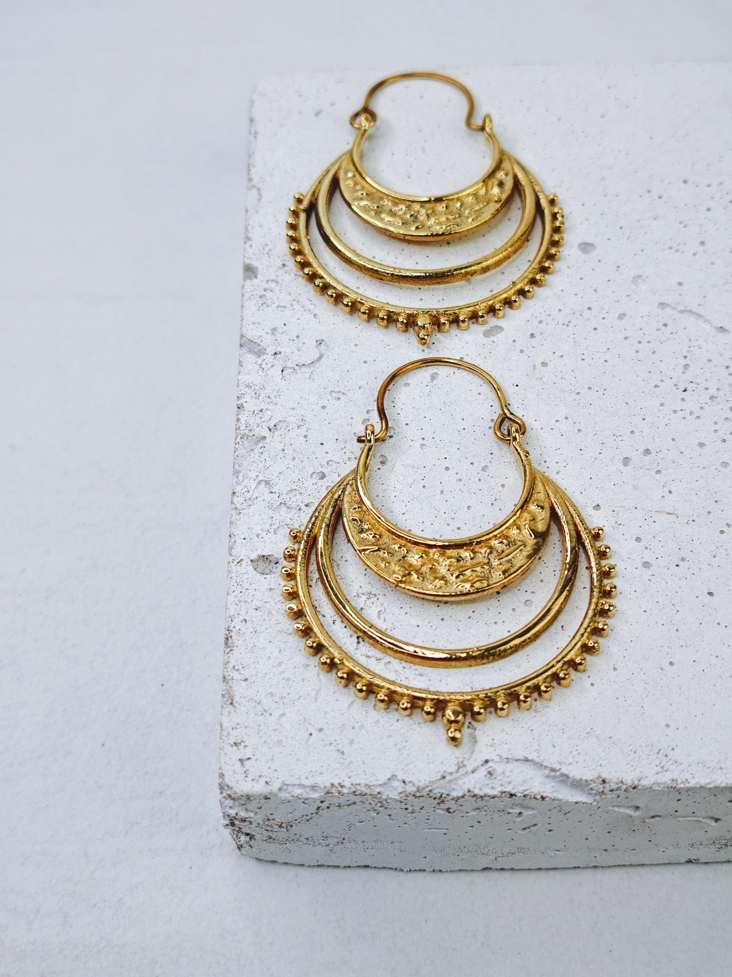 Halbmond Ohrringe Messing, Mond Ohrringe Gold, Sommerschmuck