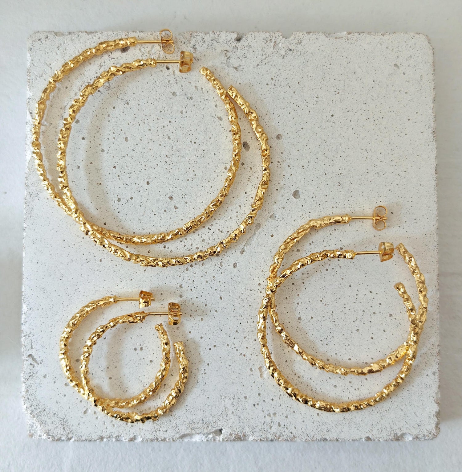 18 Karat vergoldete strukturierte Statement Chunky Creolen – Vergoldete Ohrringe Handgefertigt in 25mm, 40mm oder 55mm