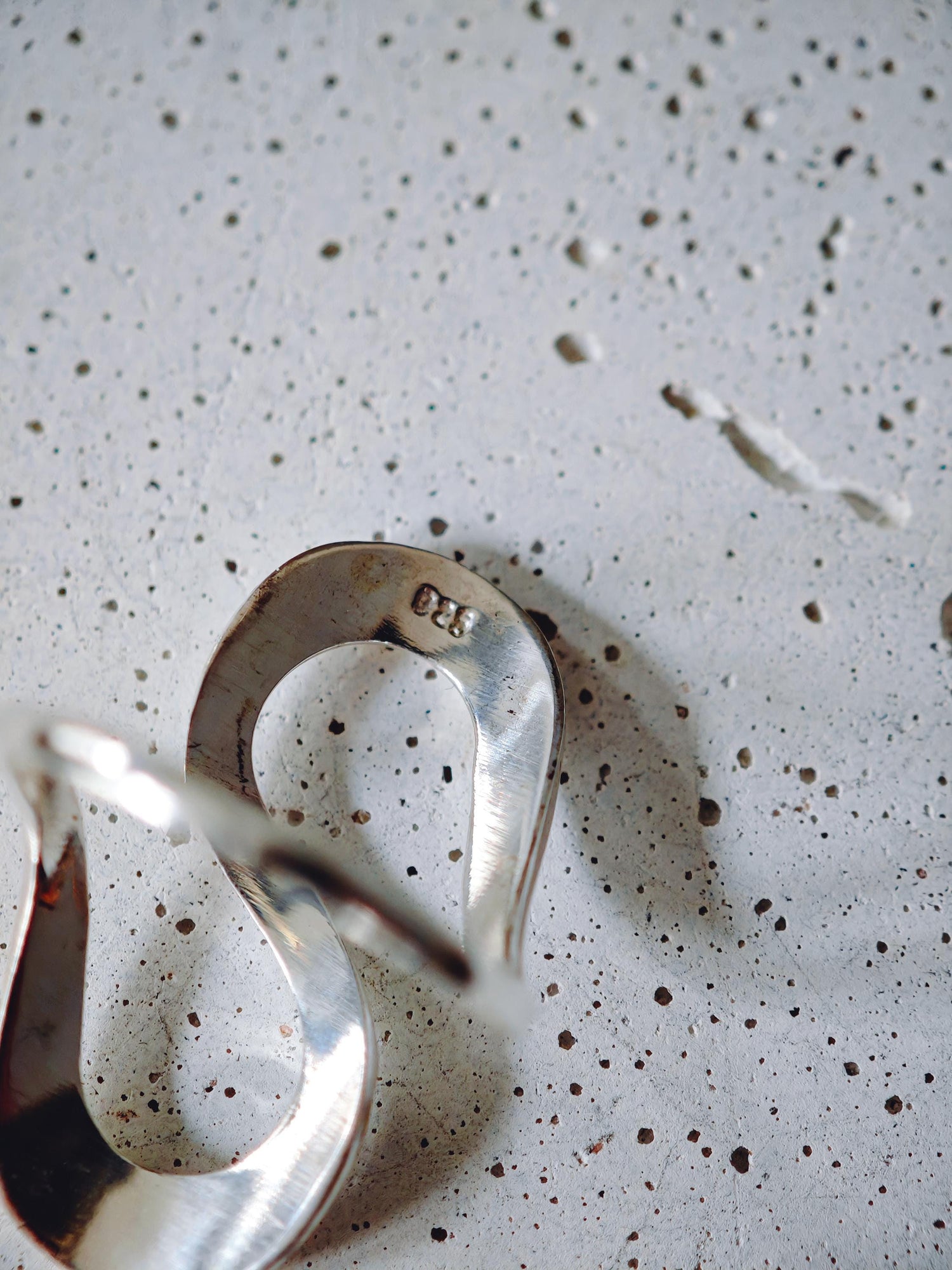Organic minimalist wave ring made of 925 silver, handmade
