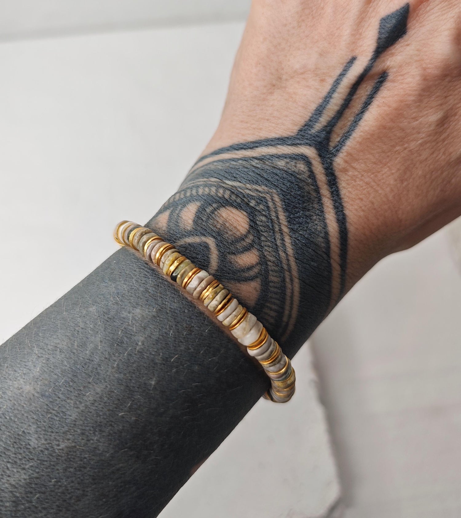 Sun in the Desert - handmade agate bracelet with 18K gold-plated brass beads – inspired by the desert
