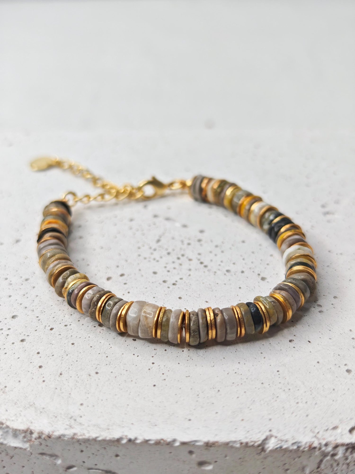 Sun in the Desert - handmade agate bracelet with 18K gold-plated brass beads – inspired by the desert