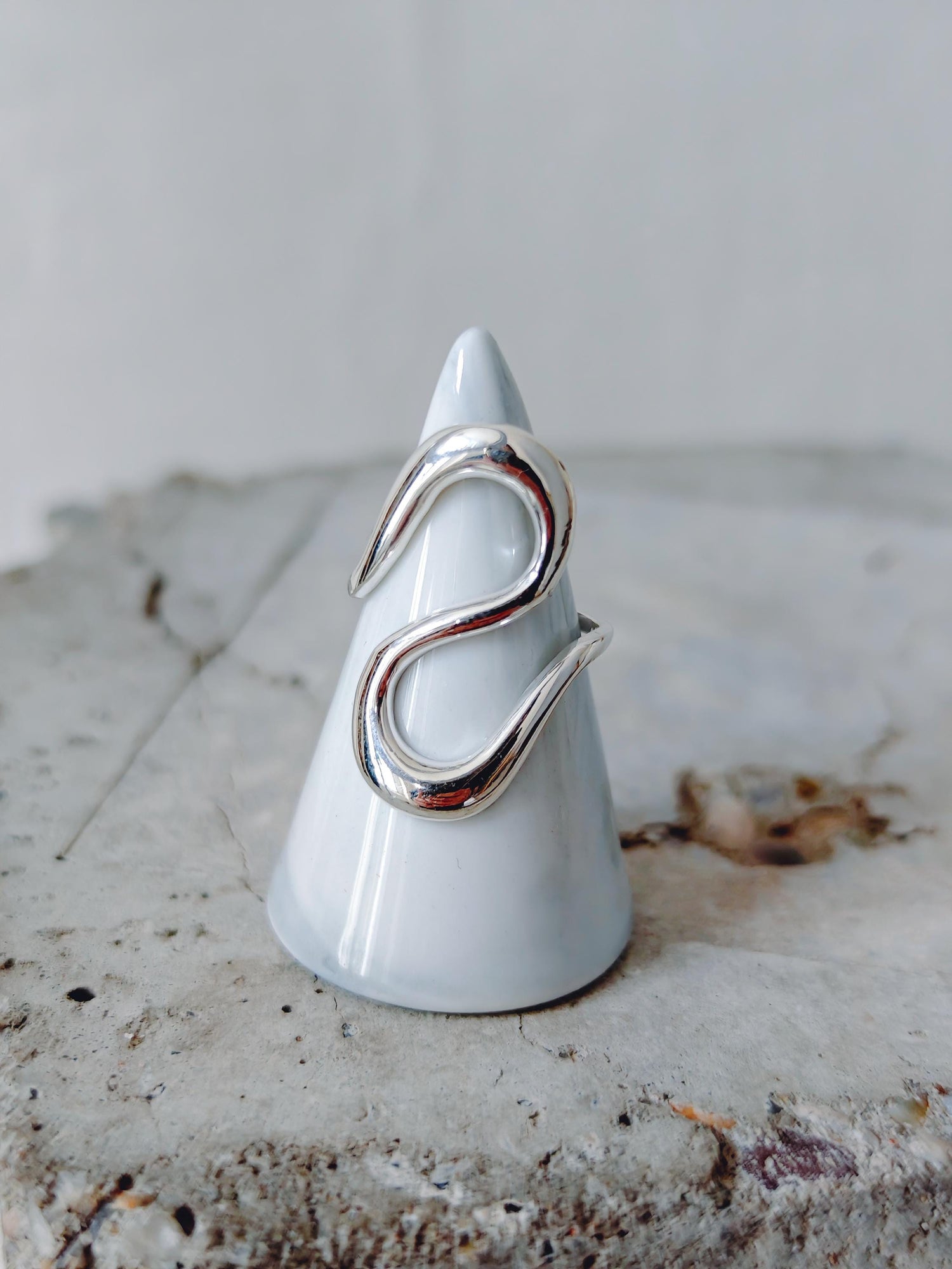 Organic minimalist wave ring made of 925 silver, handmade