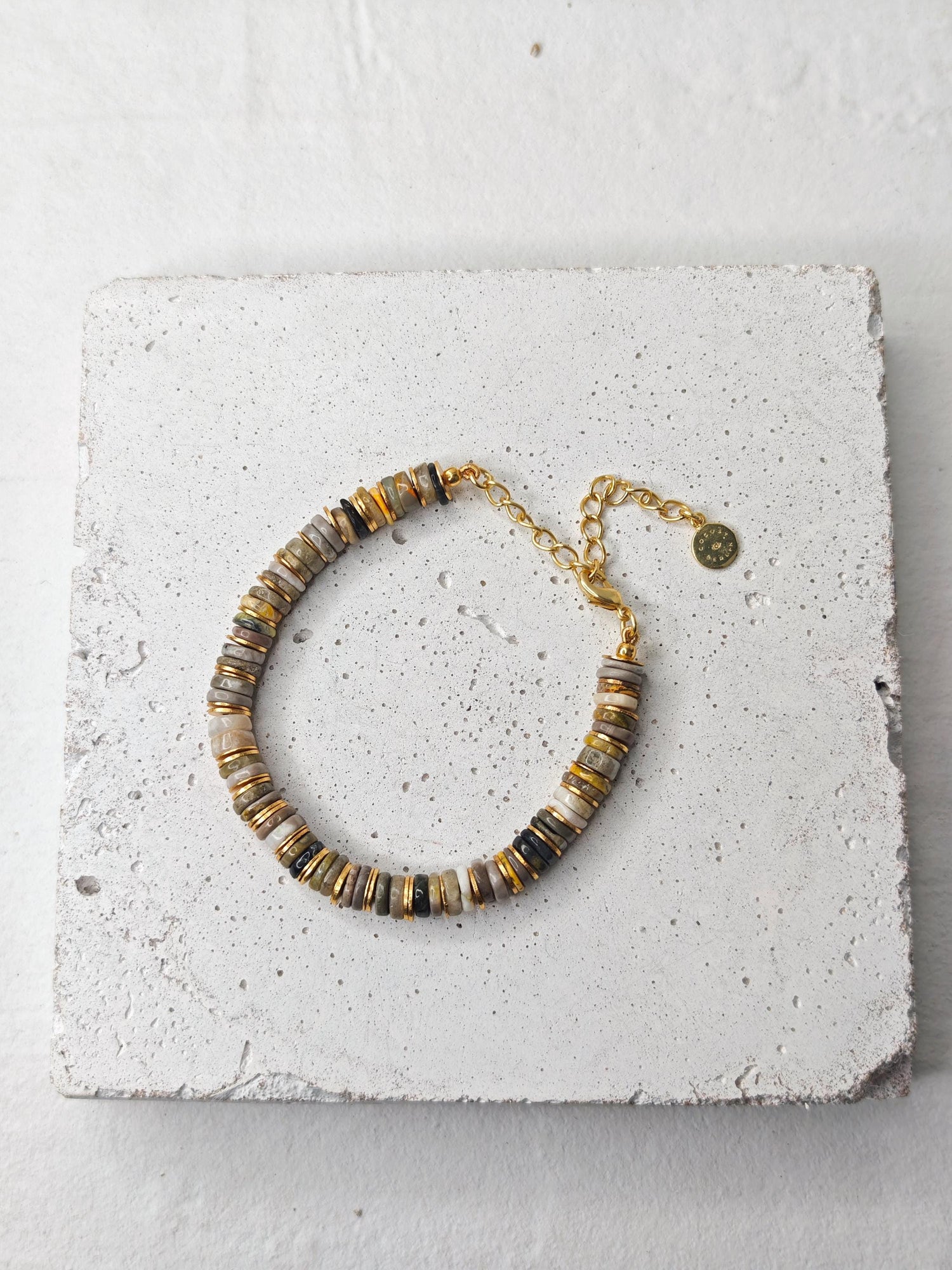 Sun in the Desert - handmade agate bracelet with 18K gold-plated brass beads – inspired by the desert