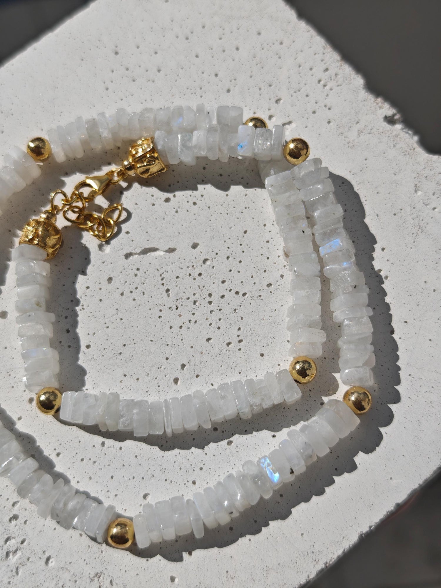 Frosted Moon necklace made of moonstone and 18-carat gold-plated sterling silver, pearl necklace