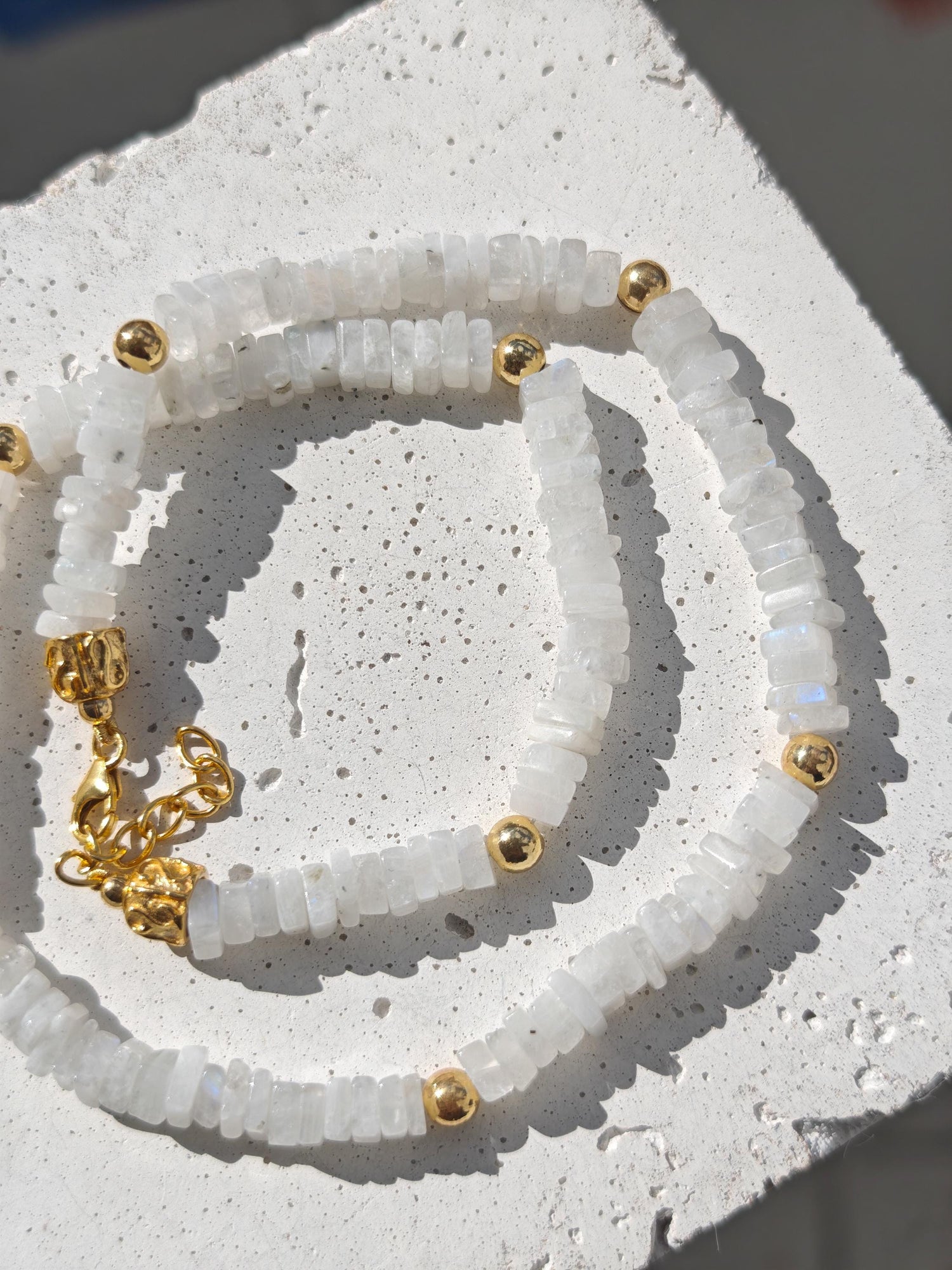 Frosted Moon necklace made of moonstone and 18-carat gold-plated sterling silver, pearl necklace