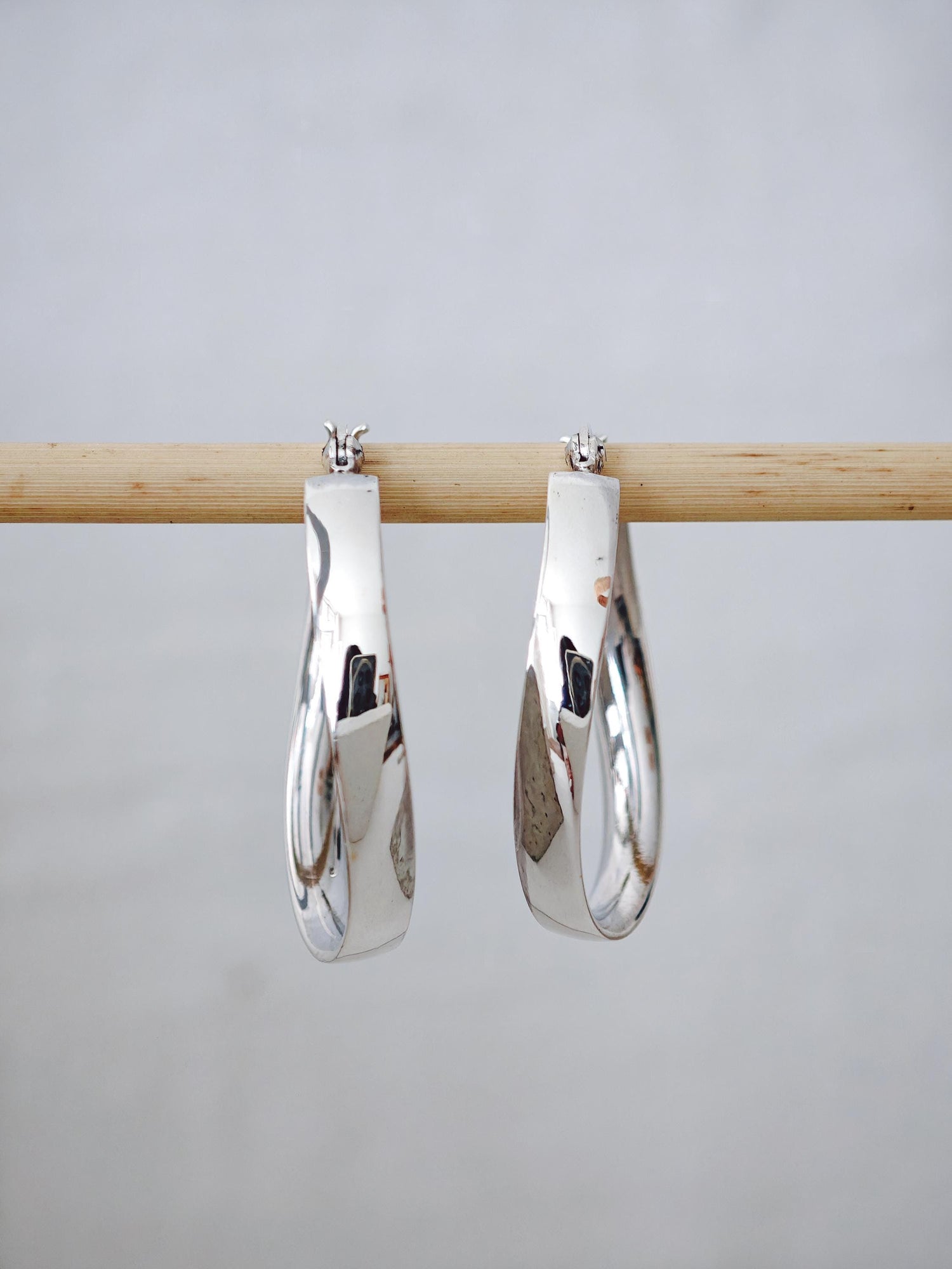 Flat oval twisted hoop earrings made of 925 silver, wide curved and twisted earrings