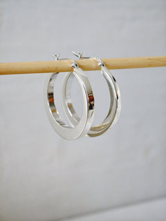 Medium Chunky Creolen 35mm aus 925 Silber, Breite Statement Hoops, handgefertigte Ohrringe - CocosyBerlin