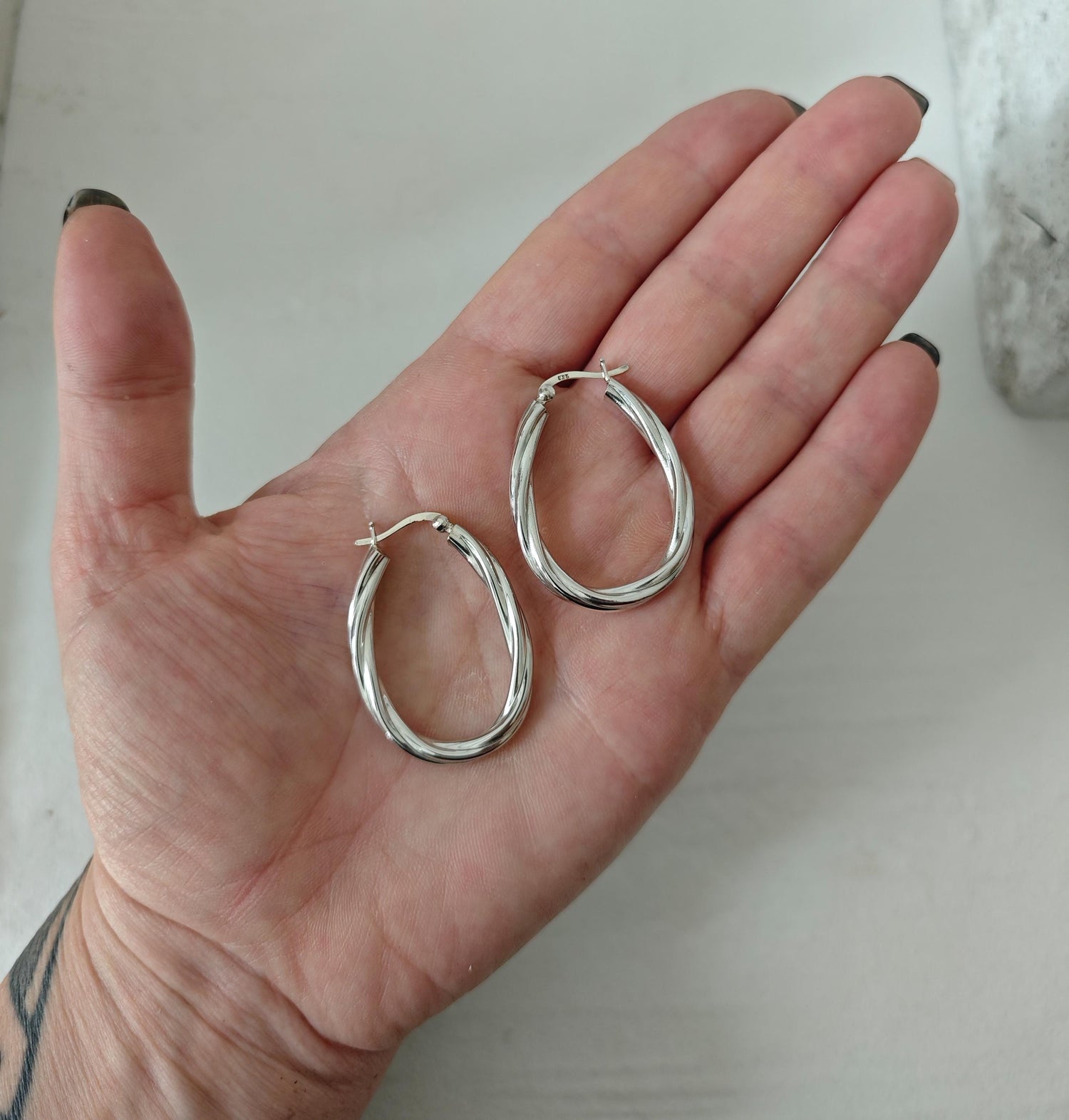 Twisted Creolen aus 925 Silber - Handgefertigte Hoops - gedrehtes Design - elegante Silber Ohrringe - minimalistischer Schmuck