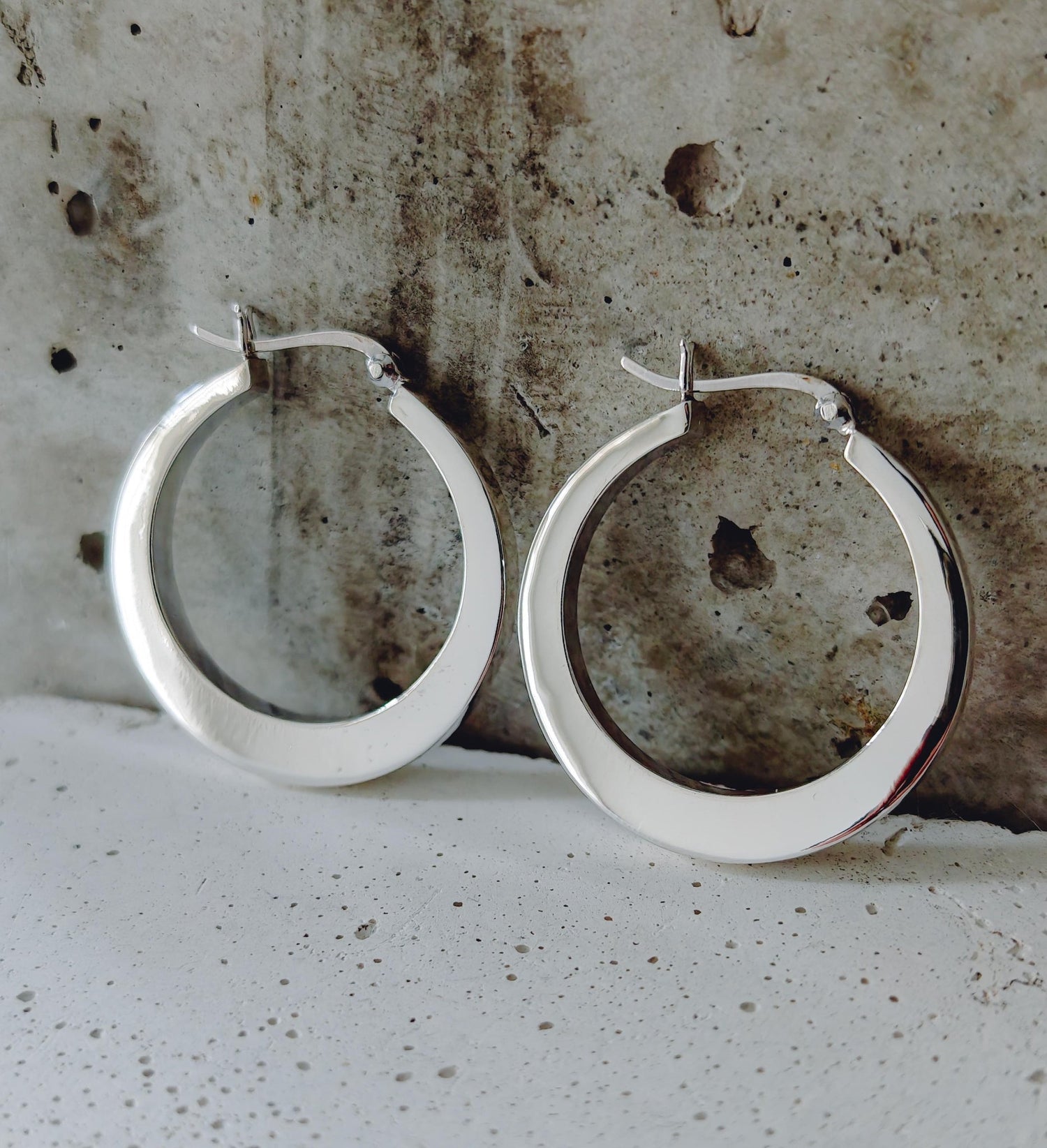 Medium Chunky Creolen 35mm aus 925 Silber, Breite Statement Hoops, handgefertigte Ohrringe - CocosyBerlin