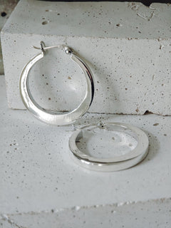 Medium Chunky Creolen 35mm aus 925 Silber, Breite Statement Hoops, handgefertigte Ohrringe - CocosyBerlin