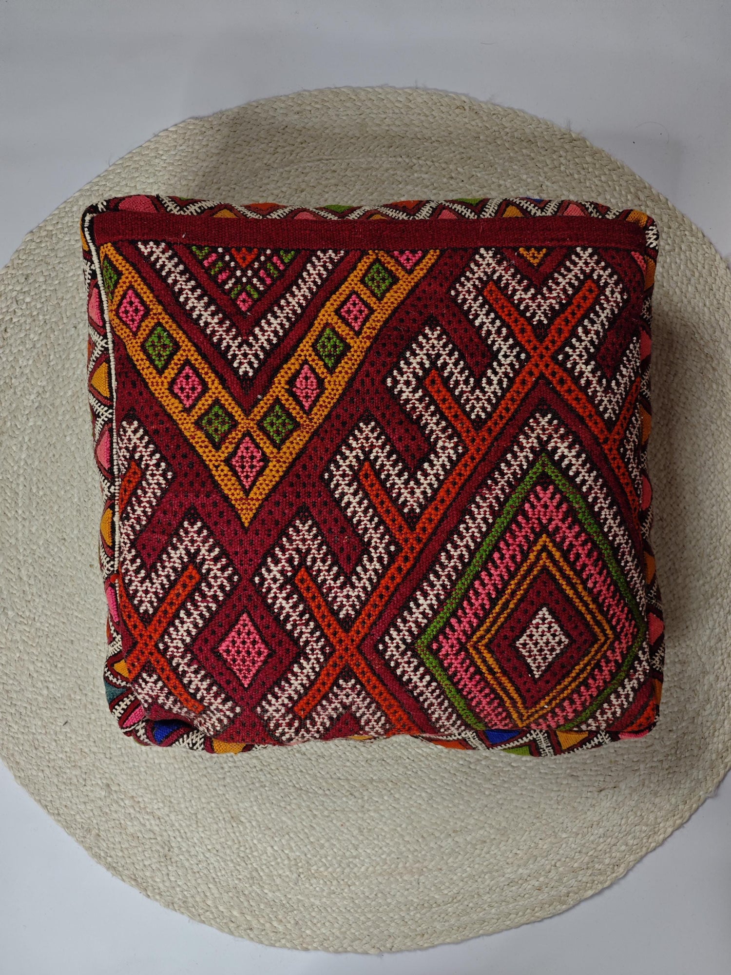 Marokkanischer Pouf, Berber Bodenkissen Rot Burgundy, Boho Sitzkissen aus Wolle, Kelim mit geomerische Amazigh Muster, handarbeit