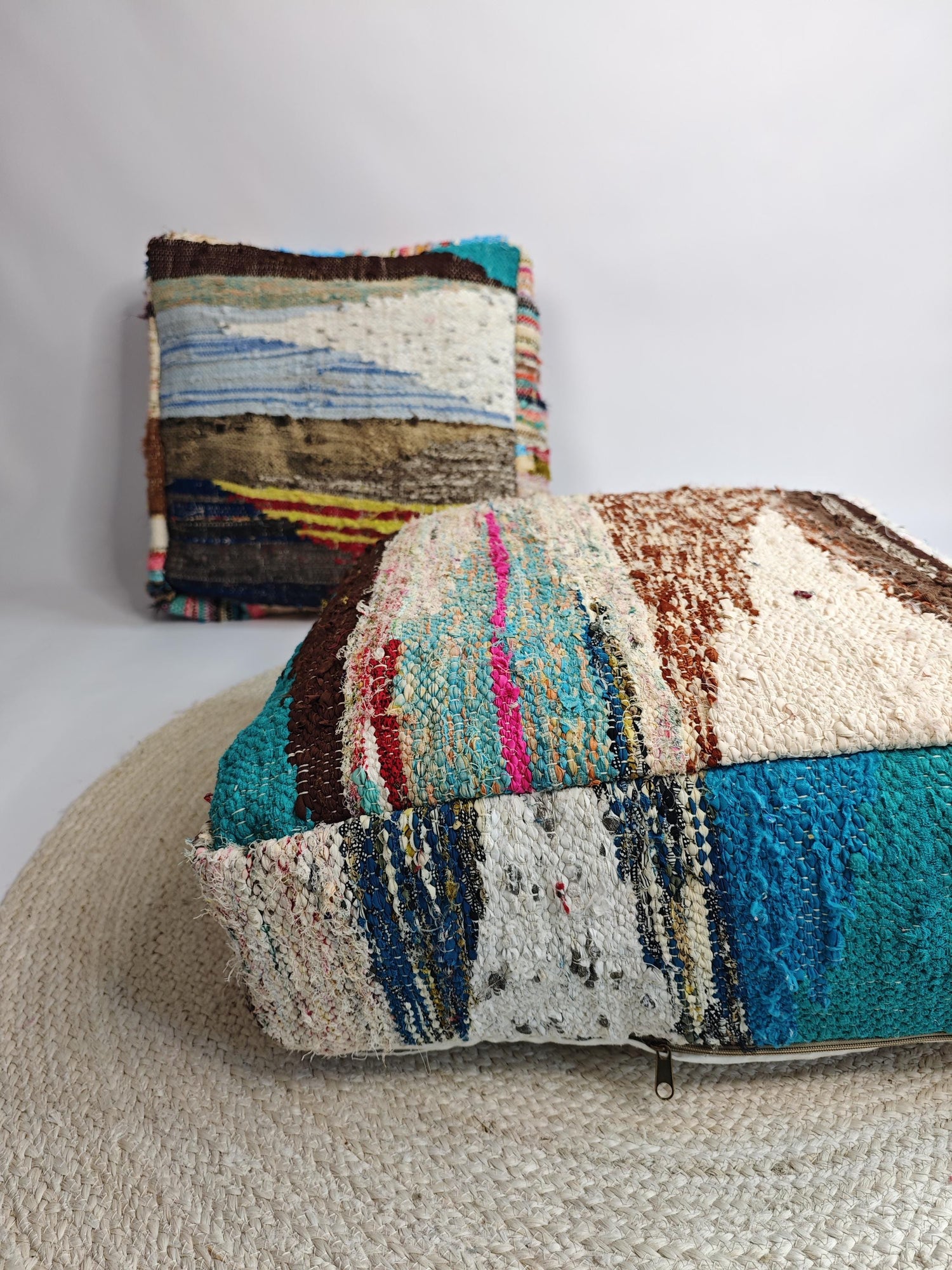 Cocosy Premium Collection - Pouf aus Marokko mit geometrischen Muster, Upcyling Pouf aus Stoffresten, Boho Sitzkissen, Braun Blau, Handarbeit