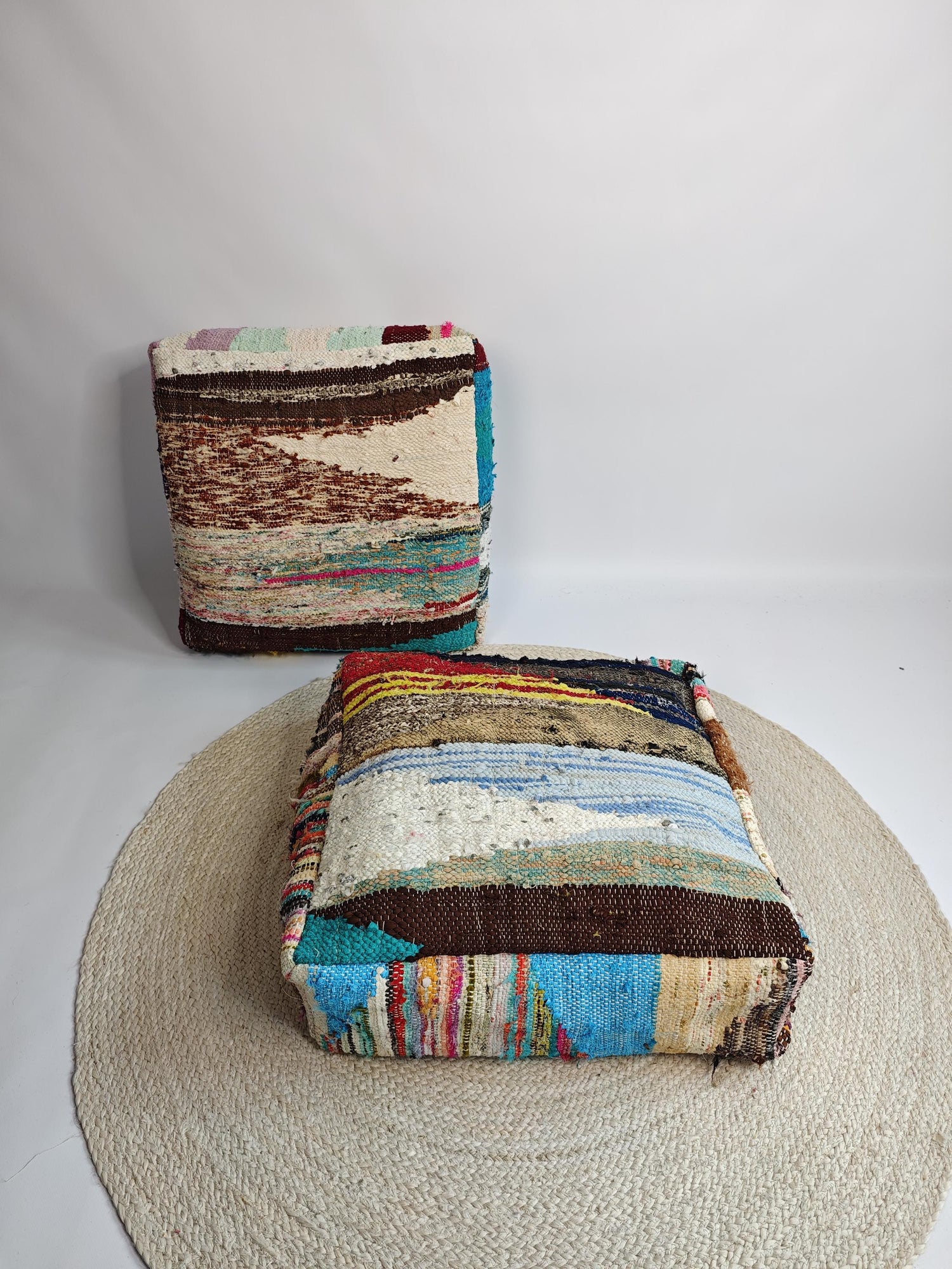 Cocosy Premium Collection - Pouf aus Marokko mit geometrischen Muster, Upcyling Pouf aus Stoffresten, Boho Sitzkissen, Braun Blau, Handarbeit