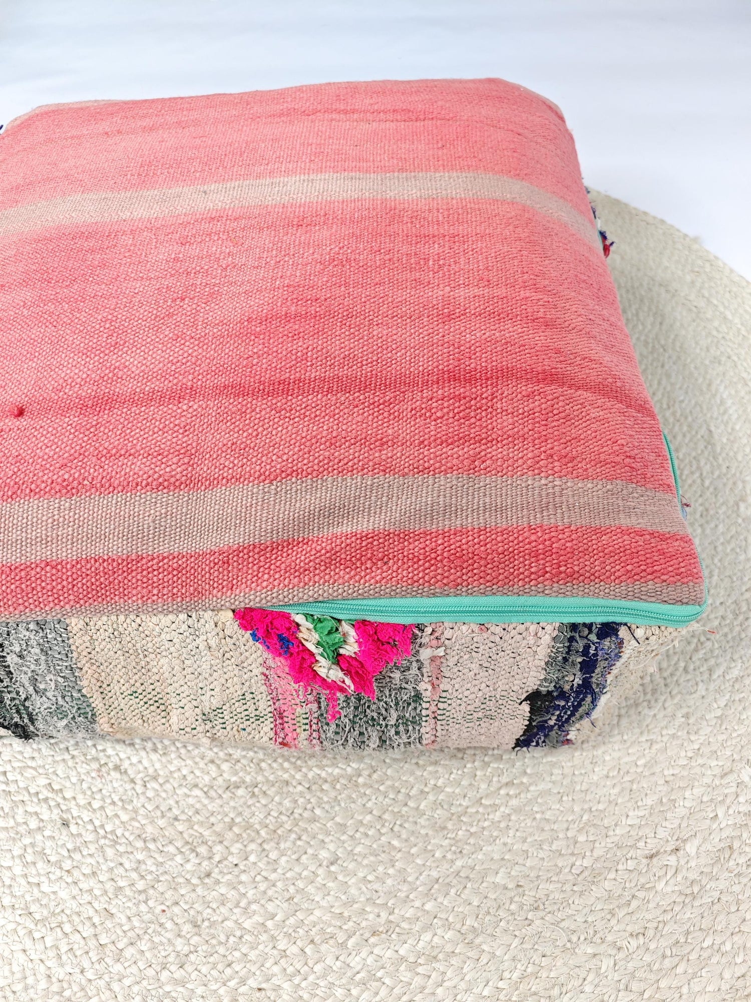 PCocosy Premium Collection - Pouf aus Marokko mit geometrischem Muster, Upcyling Pouf aus Stoffresten, Boho Sitzkissen, Bunt, Unikat, Handarbeit, Streifen