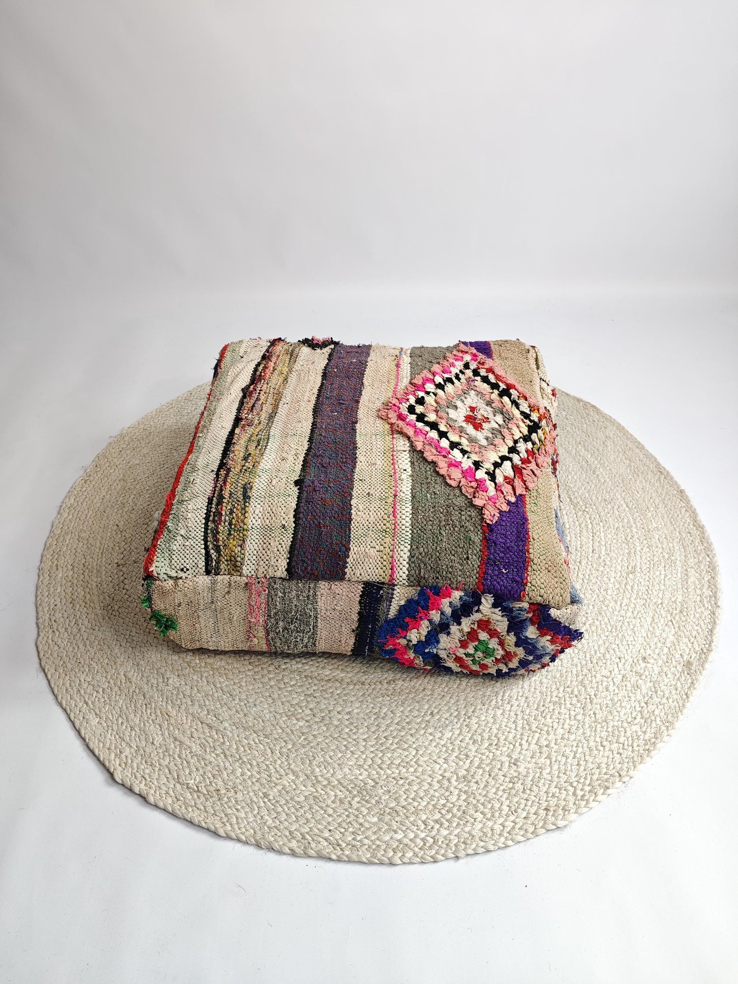 PCocosy Premium Collection - Pouf aus Marokko mit geometrischem Muster, Upcyling Pouf aus Stoffresten, Boho Sitzkissen, Bunt, Unikat, Handarbeit, Streifen