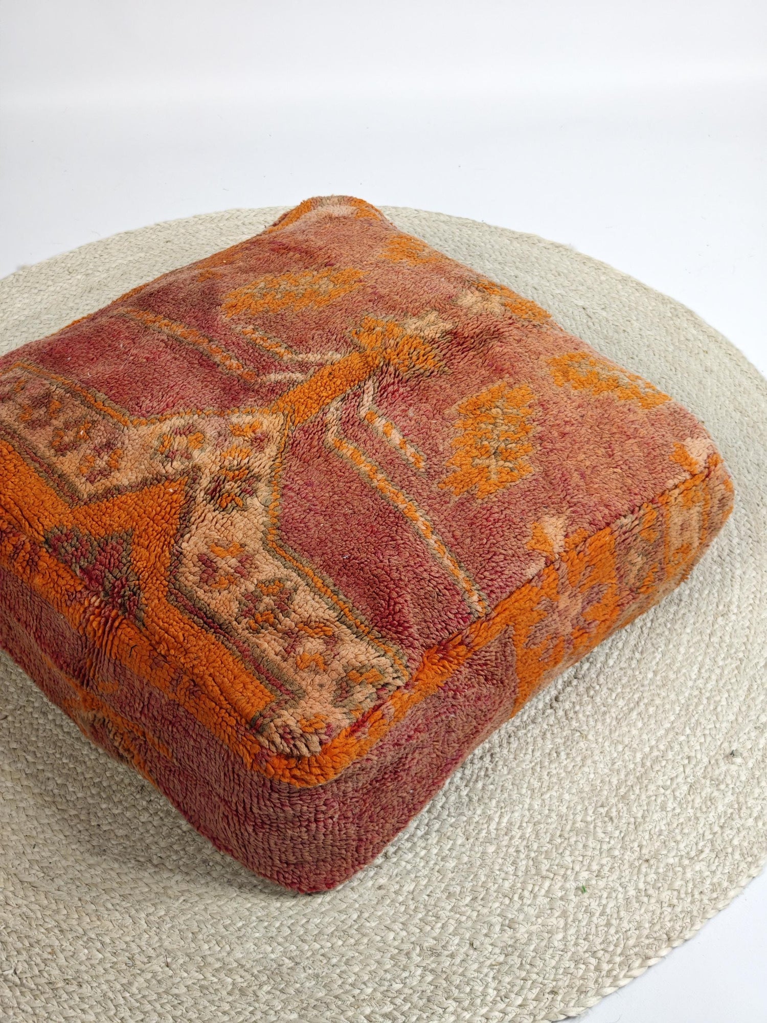 Marokkanischer Vintage Pouf, Berber Bodenkissen, Sitzkissen aus 100% Wolle alt rosa und orange