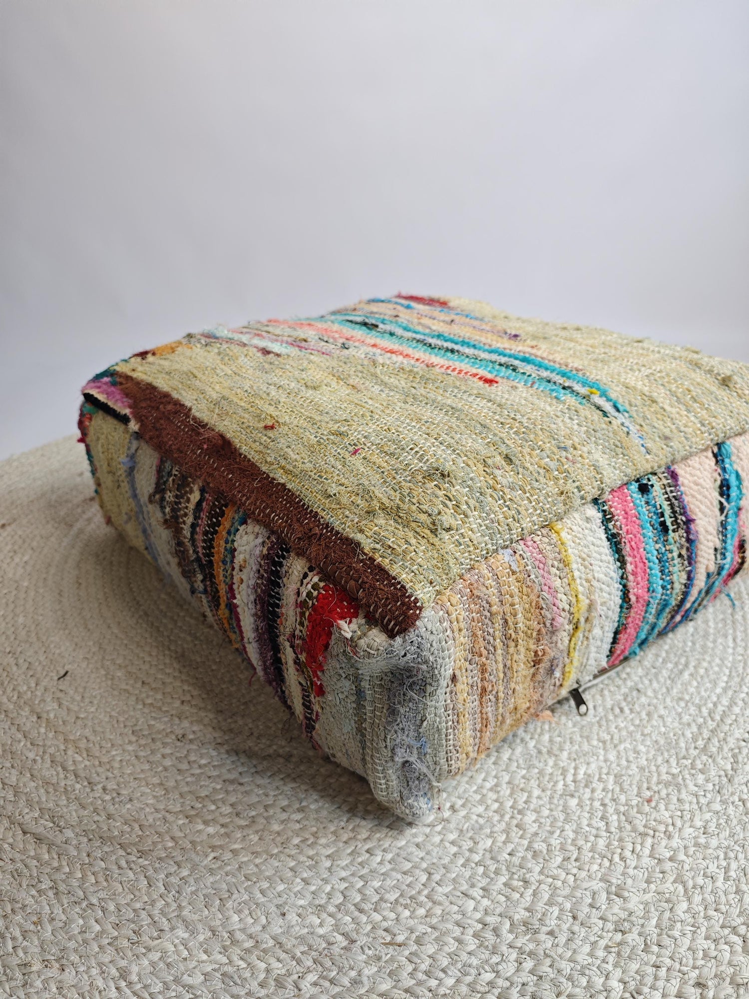 Cocosy Premium Collection - Marokkanischer Pouf mit geometrischen Muster, Upcyling Pouf aus Stoffresten, Boho Sitzkissen, Unikat