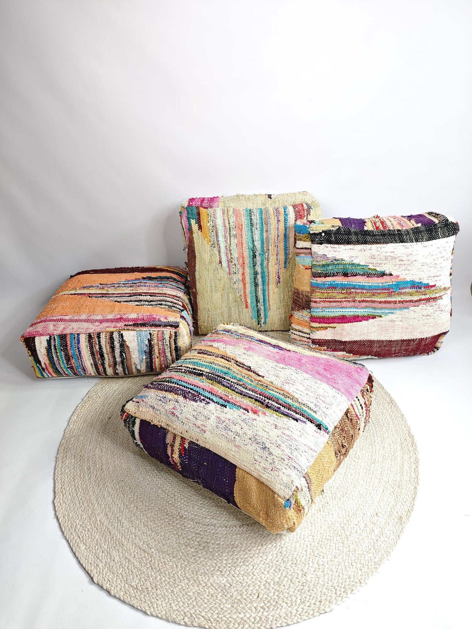 Cocosy Premium Collection - Marokkanischer Pouf mit geometrischen Muster, Upcyling Pouf aus Stoffresten, Boho Sitzkissen, Unikat