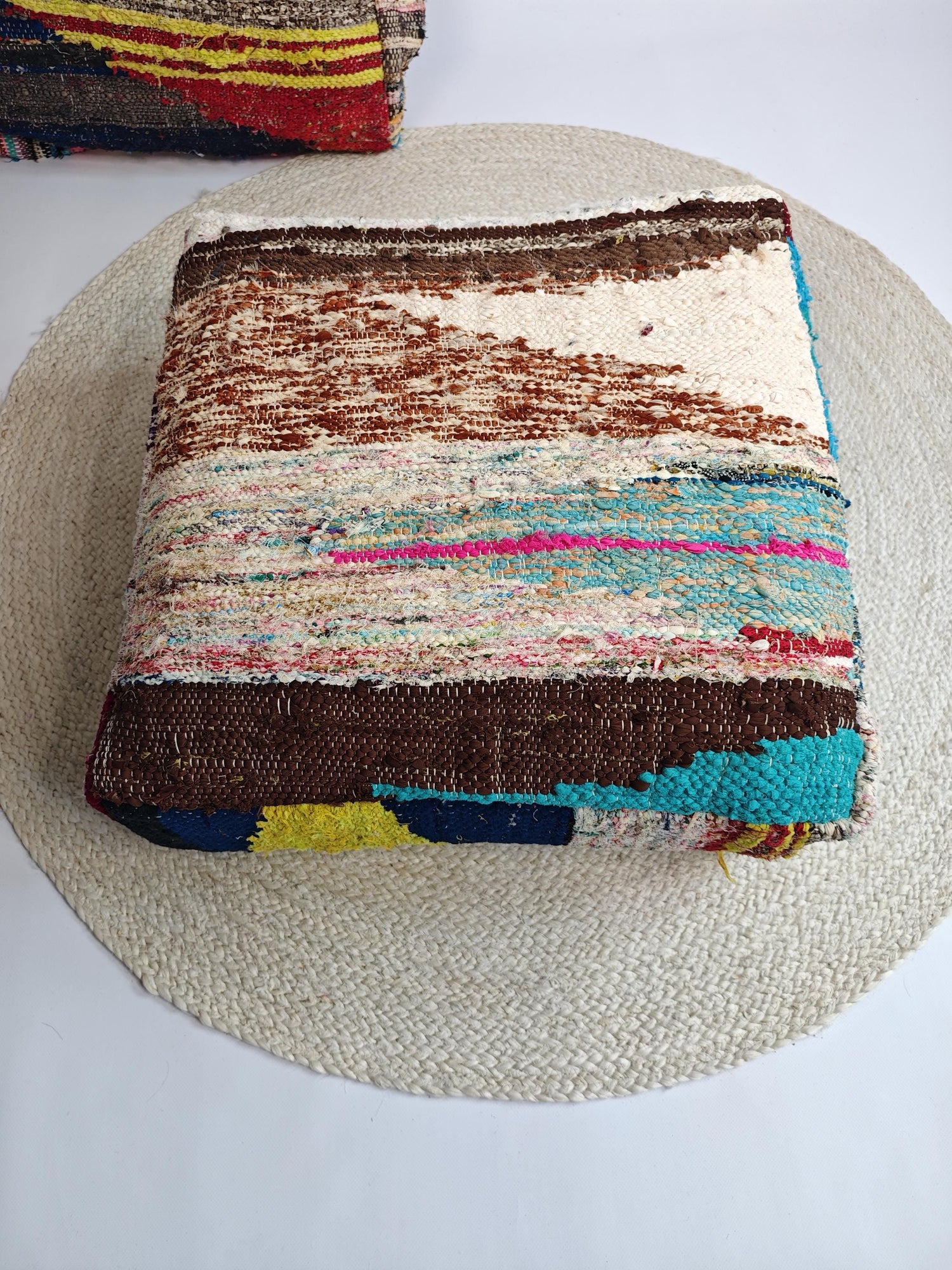 Cocosy Premium Collection - Pouf aus Marokko mit geometrischen Muster, Upcyling Pouf aus Stoffresten, Boho Sitzkissen, Braun Blau, Handarbeit
