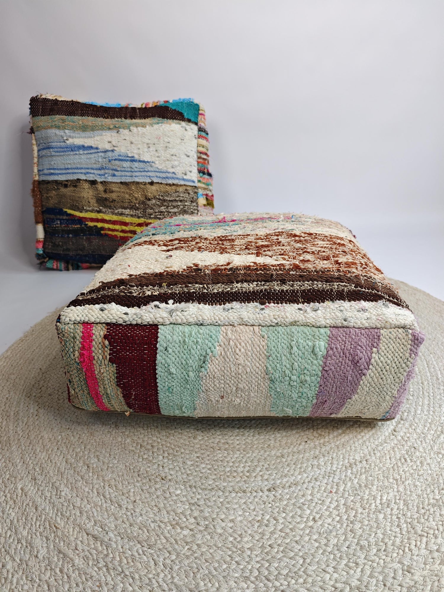 Cocosy Premium Collection - Pouf aus Marokko mit geometrischen Muster, Upcyling Pouf aus Stoffresten, Boho Sitzkissen, Braun Blau, Handarbeit