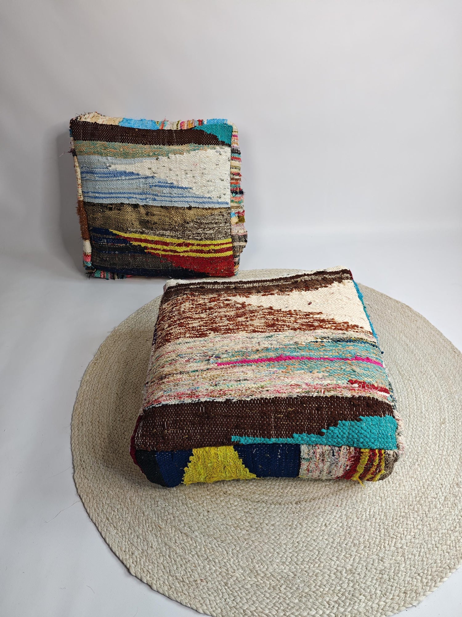 Cocosy Premium Collection - Pouf aus Marokko mit geometrischen Muster, Upcyling Pouf aus Stoffresten, Boho Sitzkissen, Braun Blau, Handarbeit