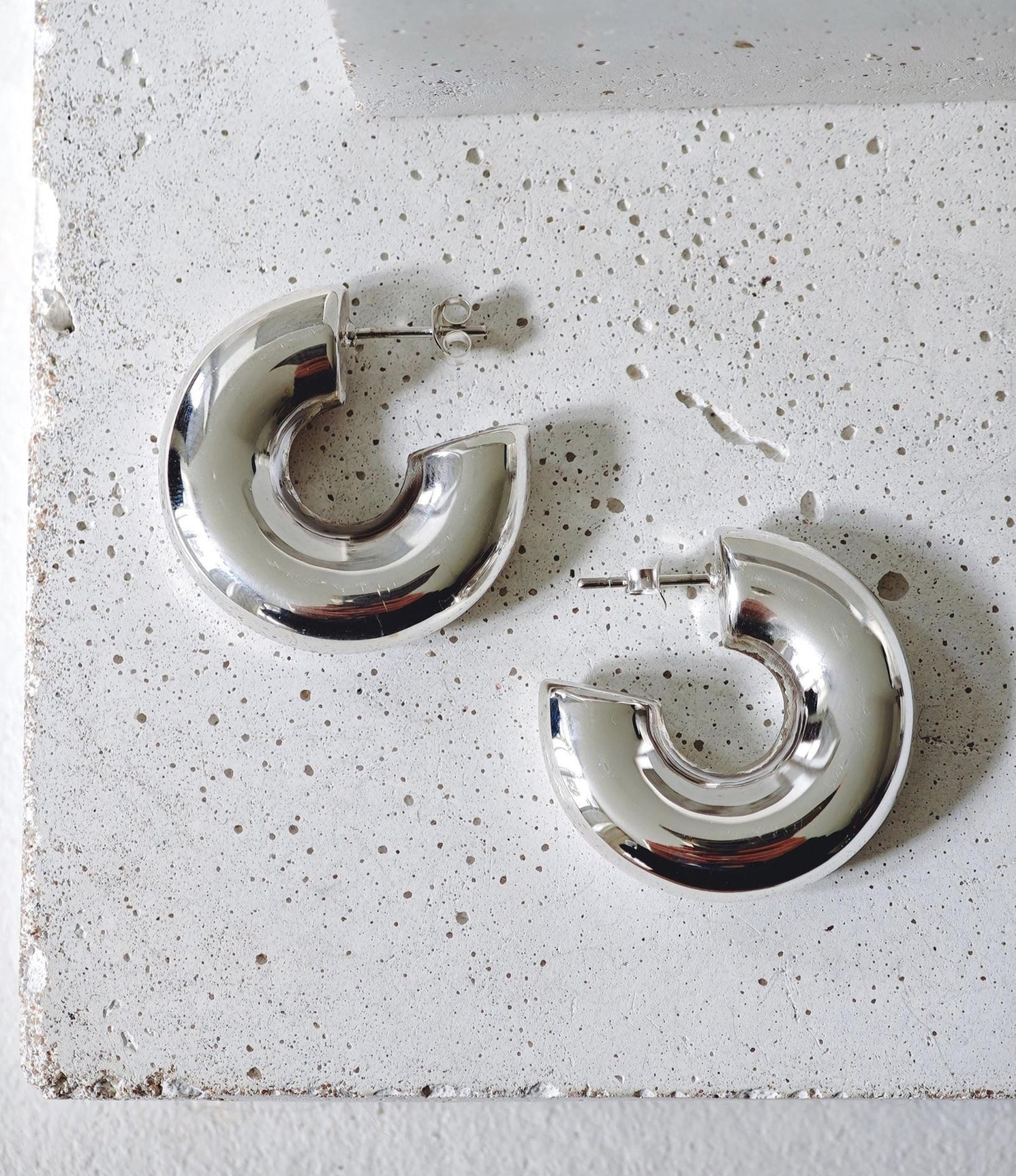 Chunky Creolen aus Silber 925, dicke Statement Ohrringe 30mm, Ohrstecker - CocosyBerlin