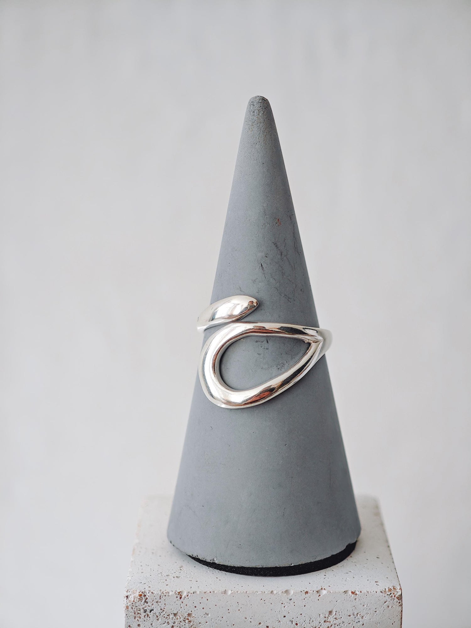 Minimalistischer Statement Ring aus 925 Silber, Organischer Silberring, Handgemachter Design Fingerring