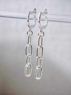 Chain Silver Hoops . Lange Kettenglieder - Hängeohrringe aus 925 Silber, Link Chain Creolen, lange Chain Kette Ohrringe - CocosyBerlin