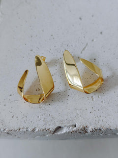 Folded Origami Gold Ohrringe - Vergoldete Statement Ohrringe, minimalistische Designer Ohrrstecker, handmade - CocosyBerlin