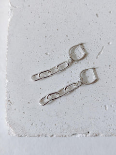 Chain Silver Hoops . Lange Kettenglieder - Hängeohrringe aus 925 Silber, Link Chain Creolen, lange Chain Kette Ohrringe - CocosyBerlin