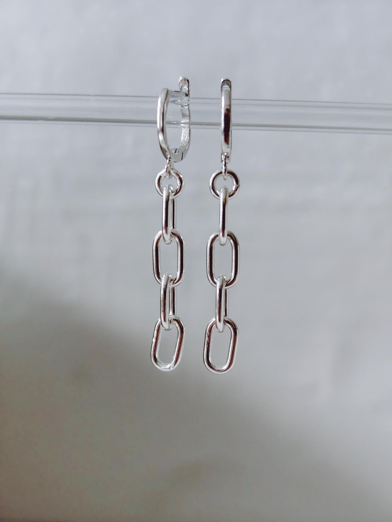 Chain Silver Hoops . Lange Kettenglieder - Hängeohrringe aus 925 Silber, Link Chain Creolen, lange Chain Kette Ohrringe - CocosyBerlin