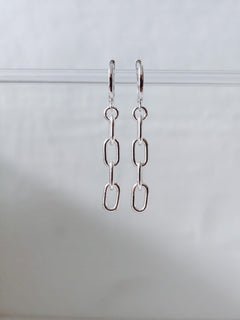 Chain Silver Hoops . Lange Kettenglieder - Hängeohrringe aus 925 Silber, Link Chain Creolen, lange Chain Kette Ohrringe - CocosyBerlin