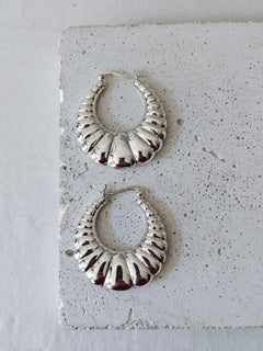 große Statement Croissant Creolen 925 Silber, Chunky Hoop Ohrringe minimalistisch glänzend - CocosyBerlin